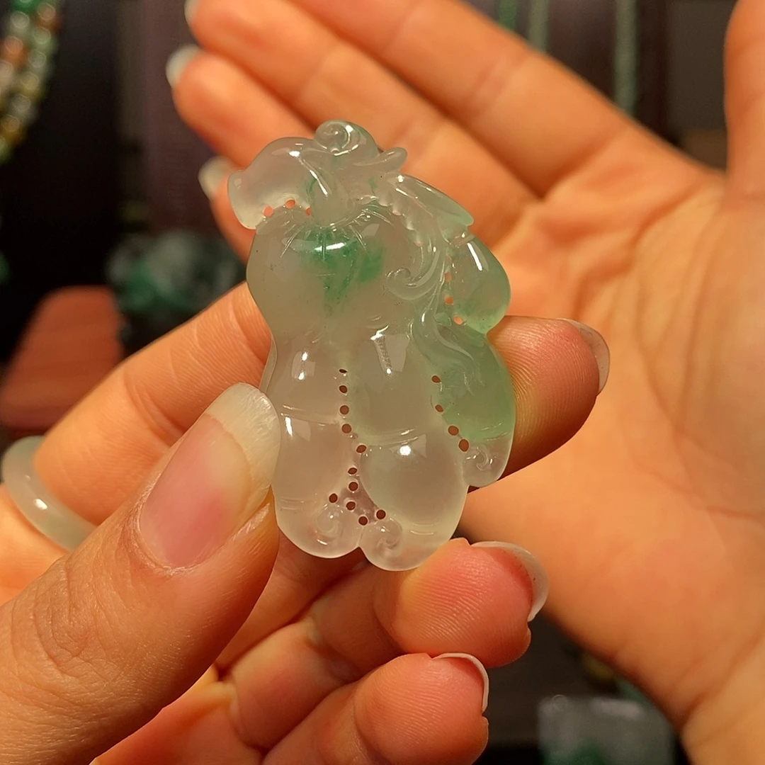 石英质玉（非洲翠）未镶嵌挂件