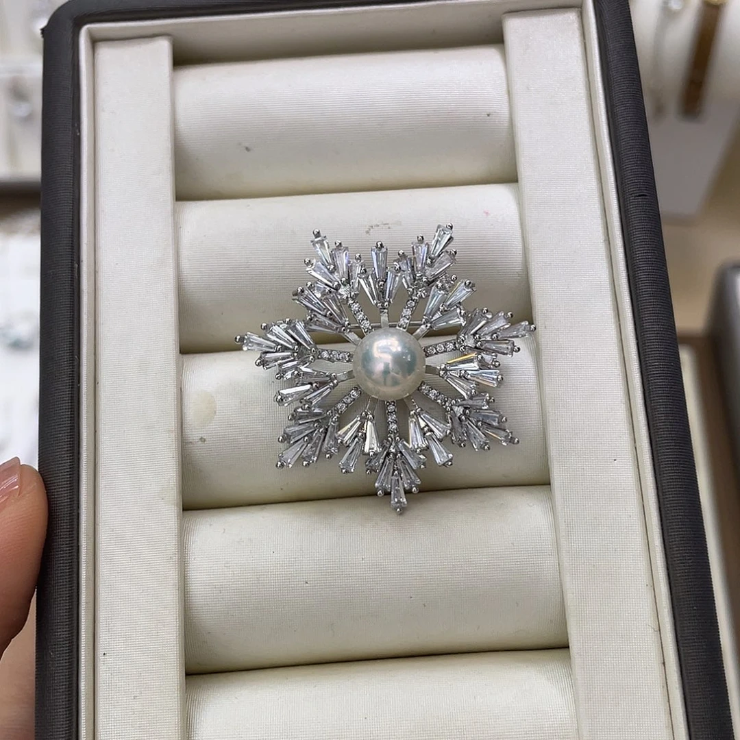 胸饰合金淡水珍珠