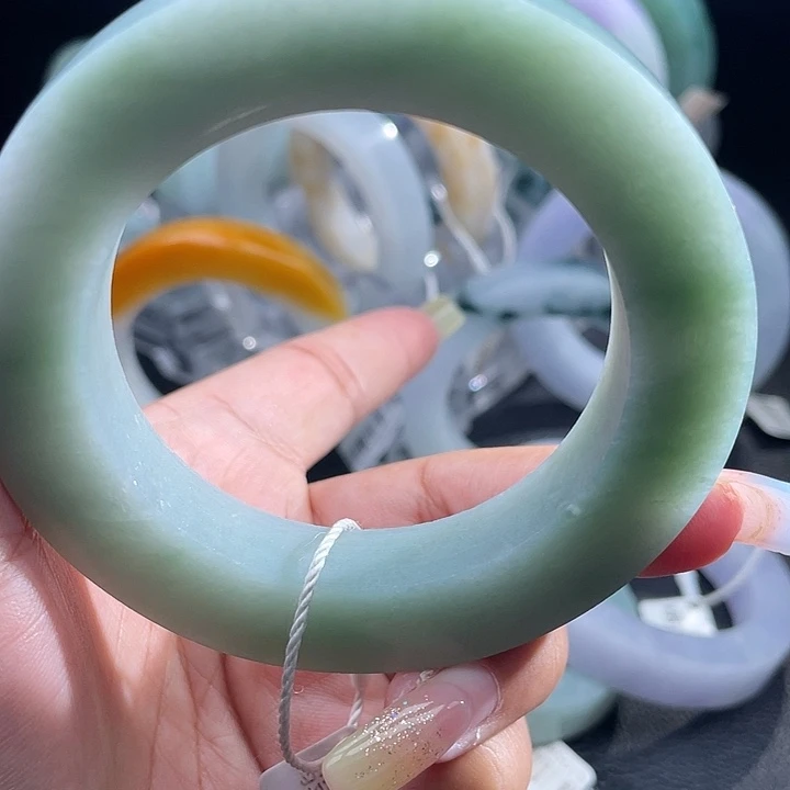 定制翡翠未镶嵌翡翠手镯