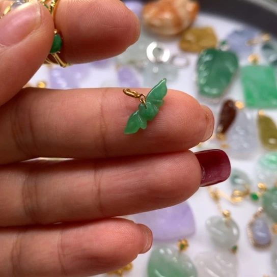 翡翠颈饰未镶嵌翡翠