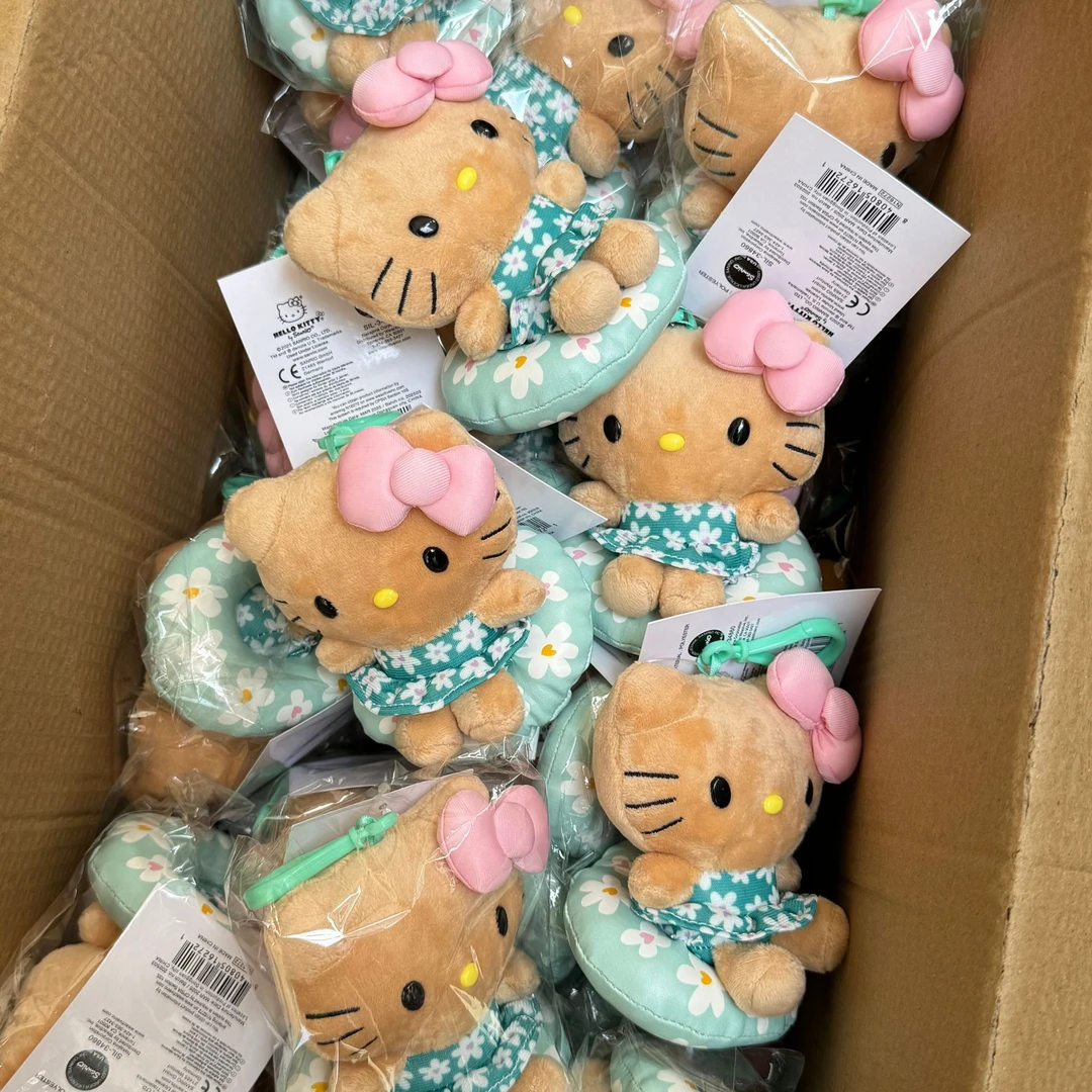 《kitty酱》美版夏威夷泳圈kitty挂件海岛风碎花裙黑皮凯蒂猫钥匙扣