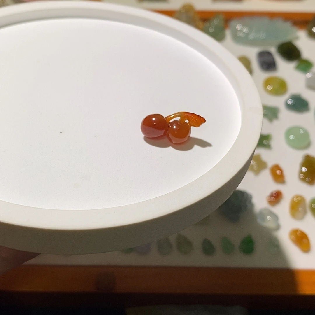 翡翠未镶嵌颈饰樱桃
