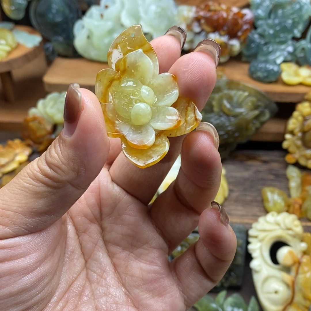 衣***装蛇纹石玉未镶嵌吊坠(赠链)