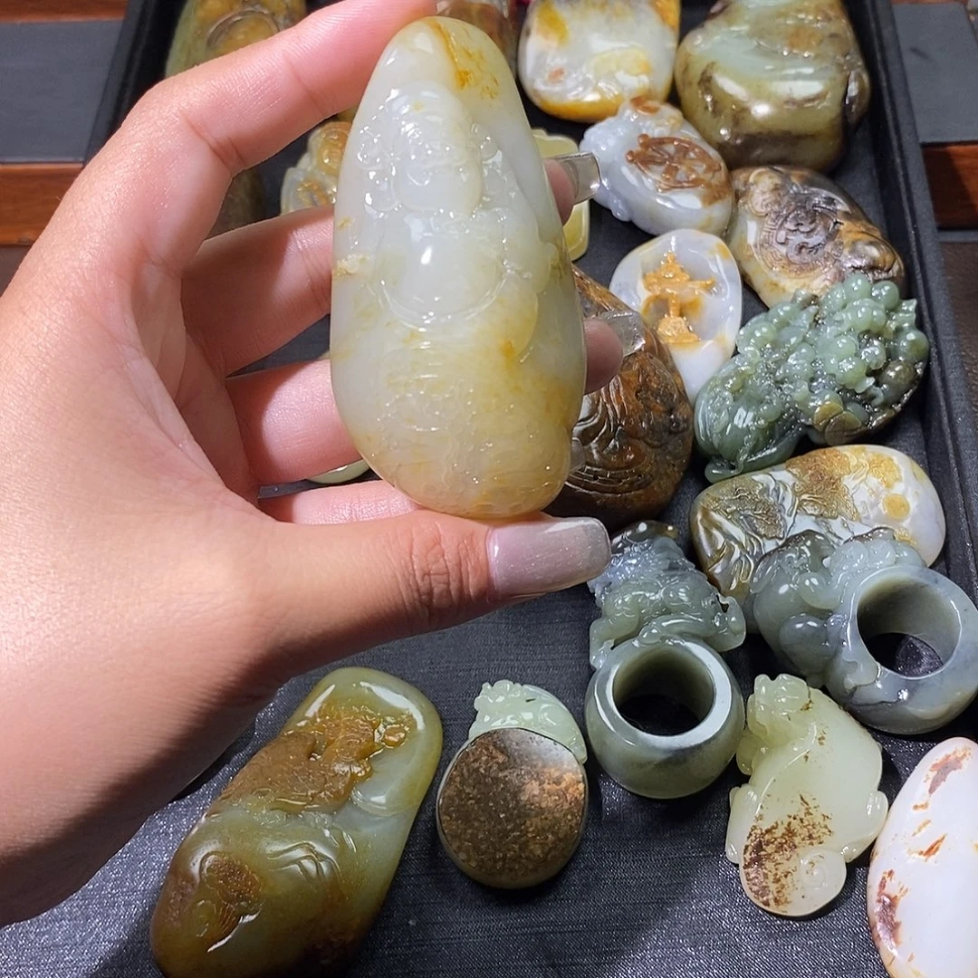兰***云颈饰未镶嵌和田玉