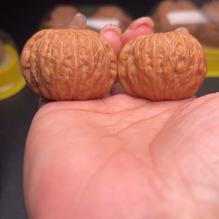 桃核把件41铁锤狮子头