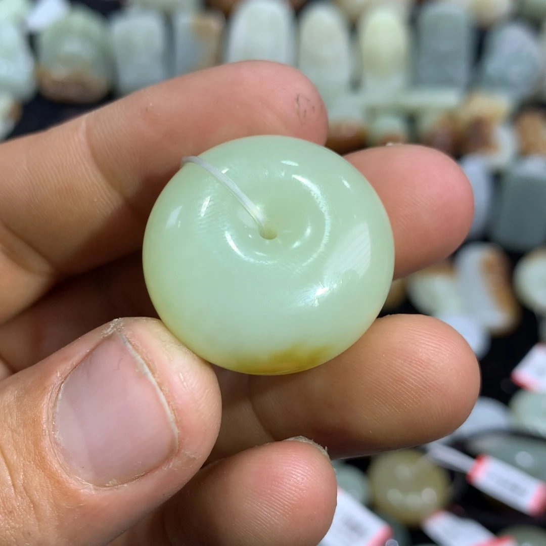 颈饰未镶嵌和田玉是****繁