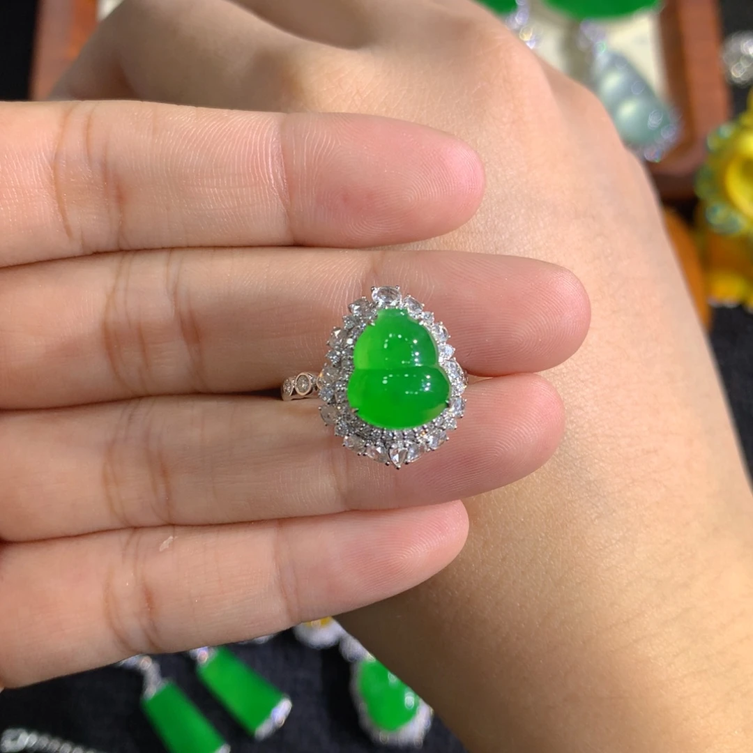 翡翠18K金镶嵌戒指