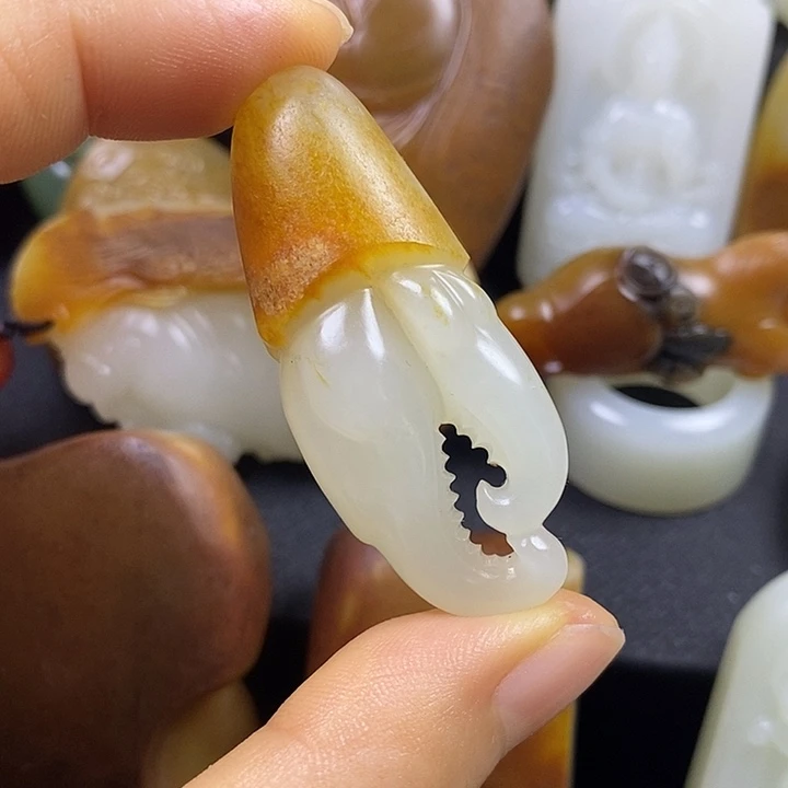 和田玉未镶嵌颈饰