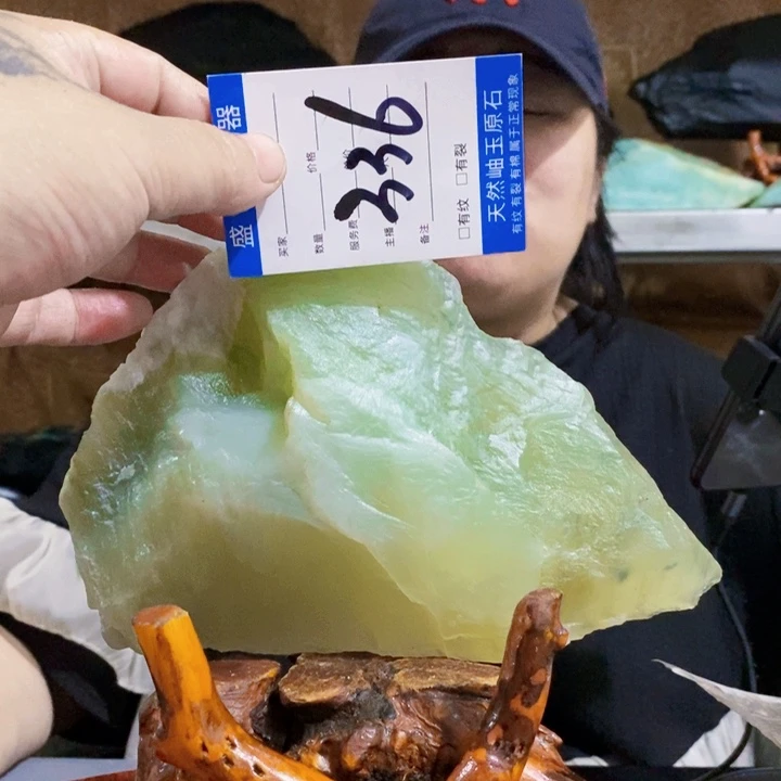 蛇纹石玉未镶嵌原石