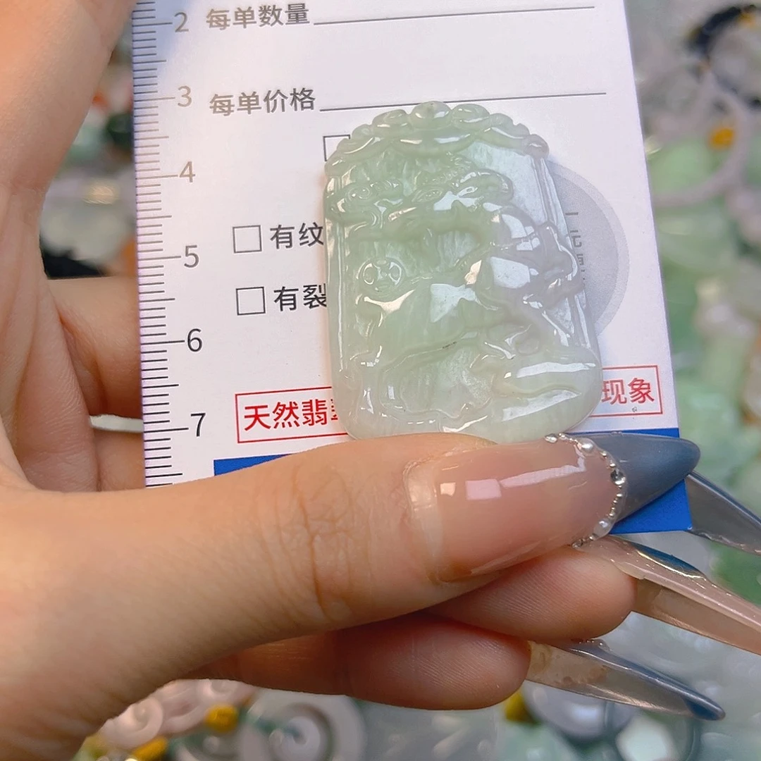 翡翠未镶嵌颈饰hhh