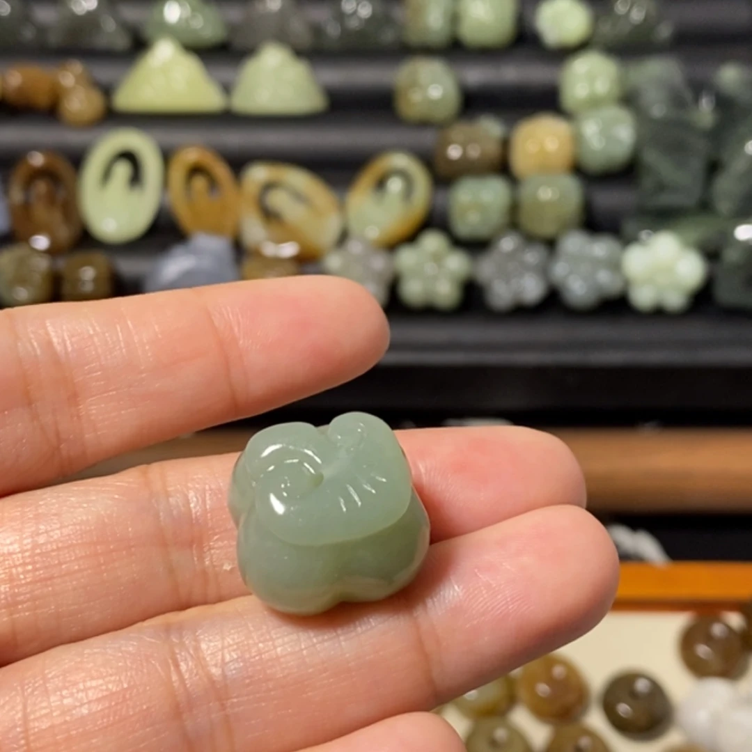 和田玉未镶嵌手链微瑕有水草