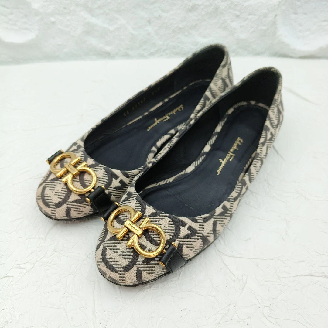 99新 FERRAGAMO/菲拉格慕 35.5码/老花满印平底鞋/A2800