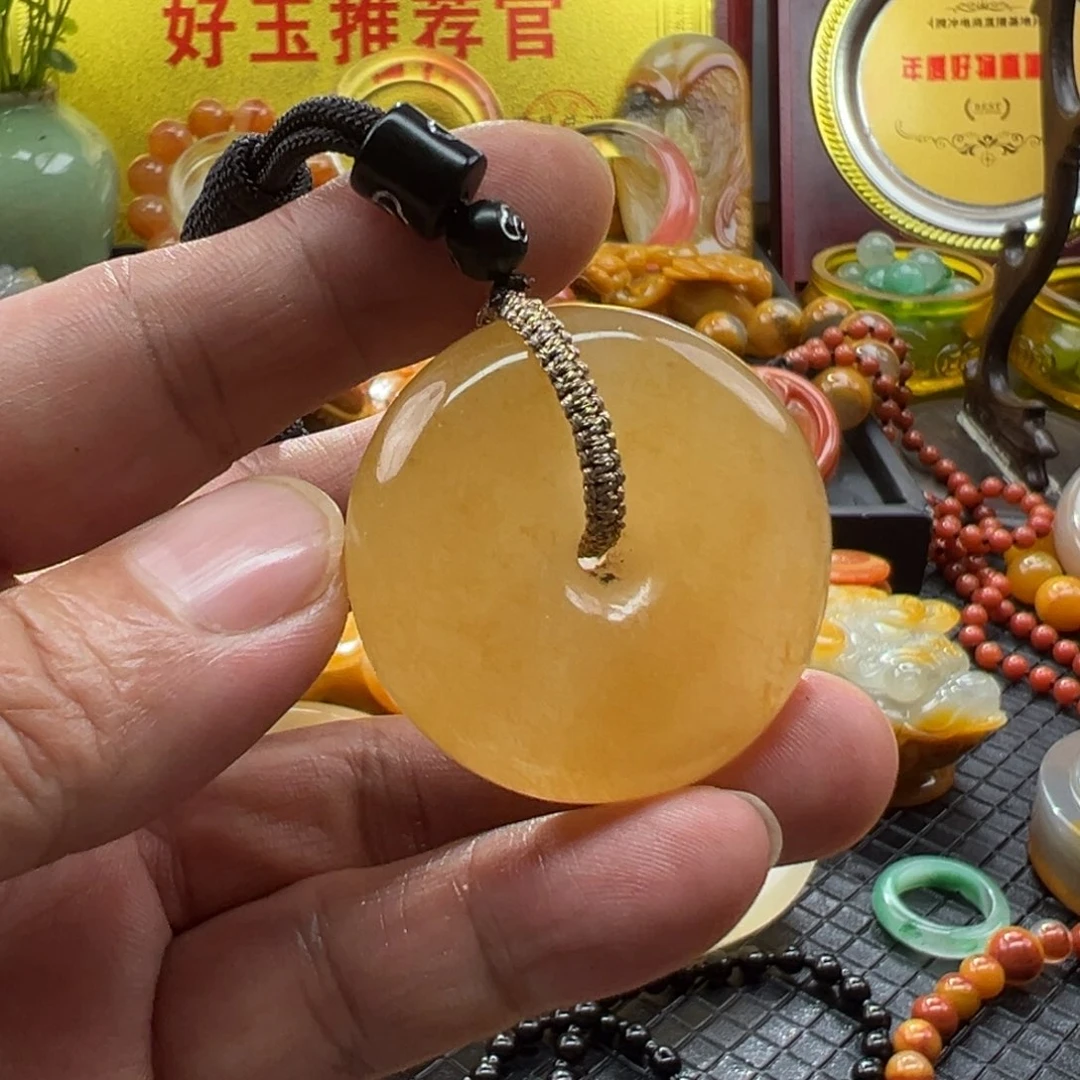 颈饰未镶嵌石英质玉