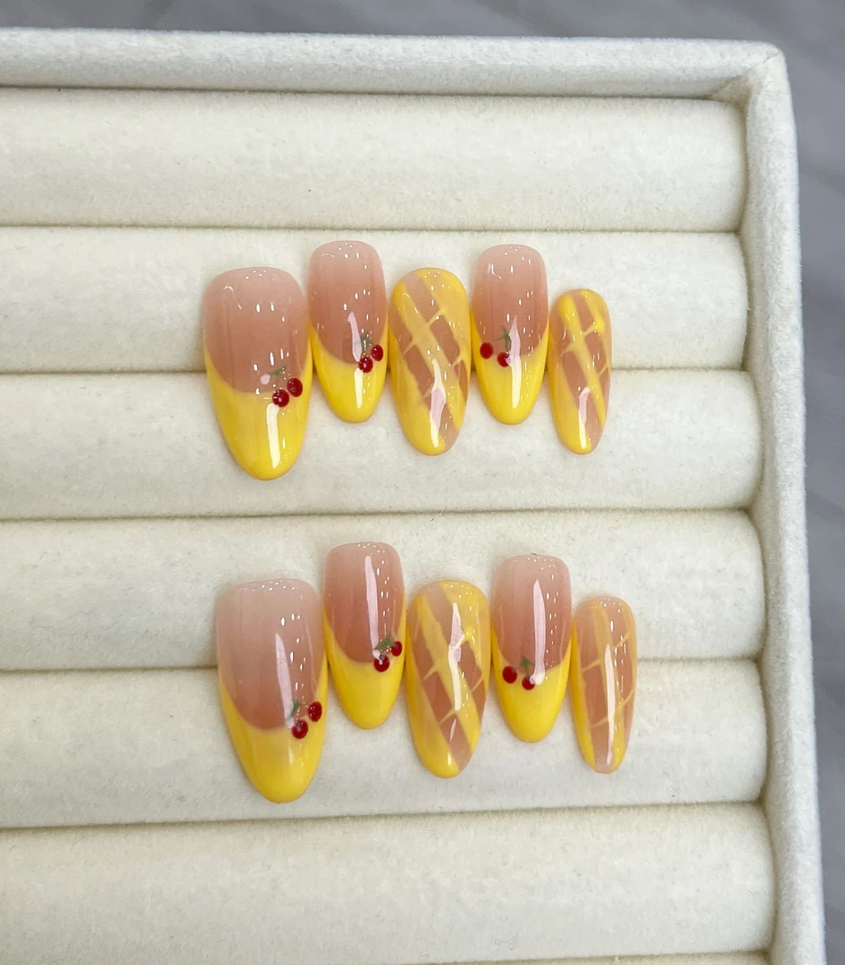 【奶黄樱桃】珍珍手工穿戴甲气质显白黄法式格纹手绘樱桃美甲贴片