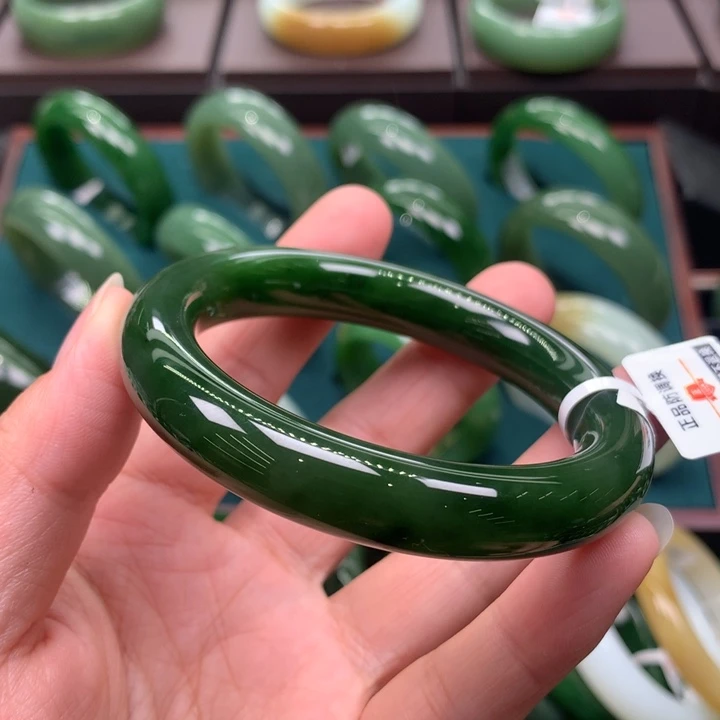 未镶嵌手镯和田玉（碧玉）