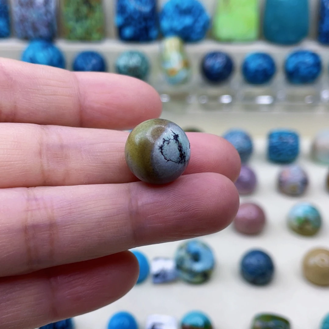 未镶嵌绿松石颈饰