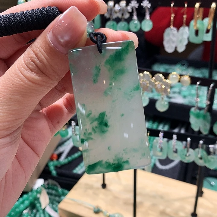 石英质玉未镶嵌颈饰