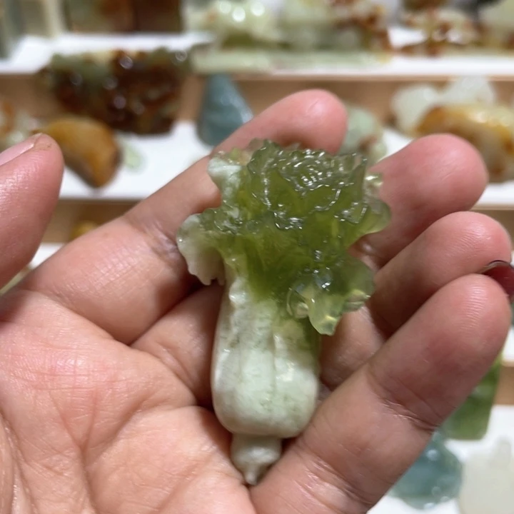 岫玉未镶嵌吊坠(赠链)蛋****心