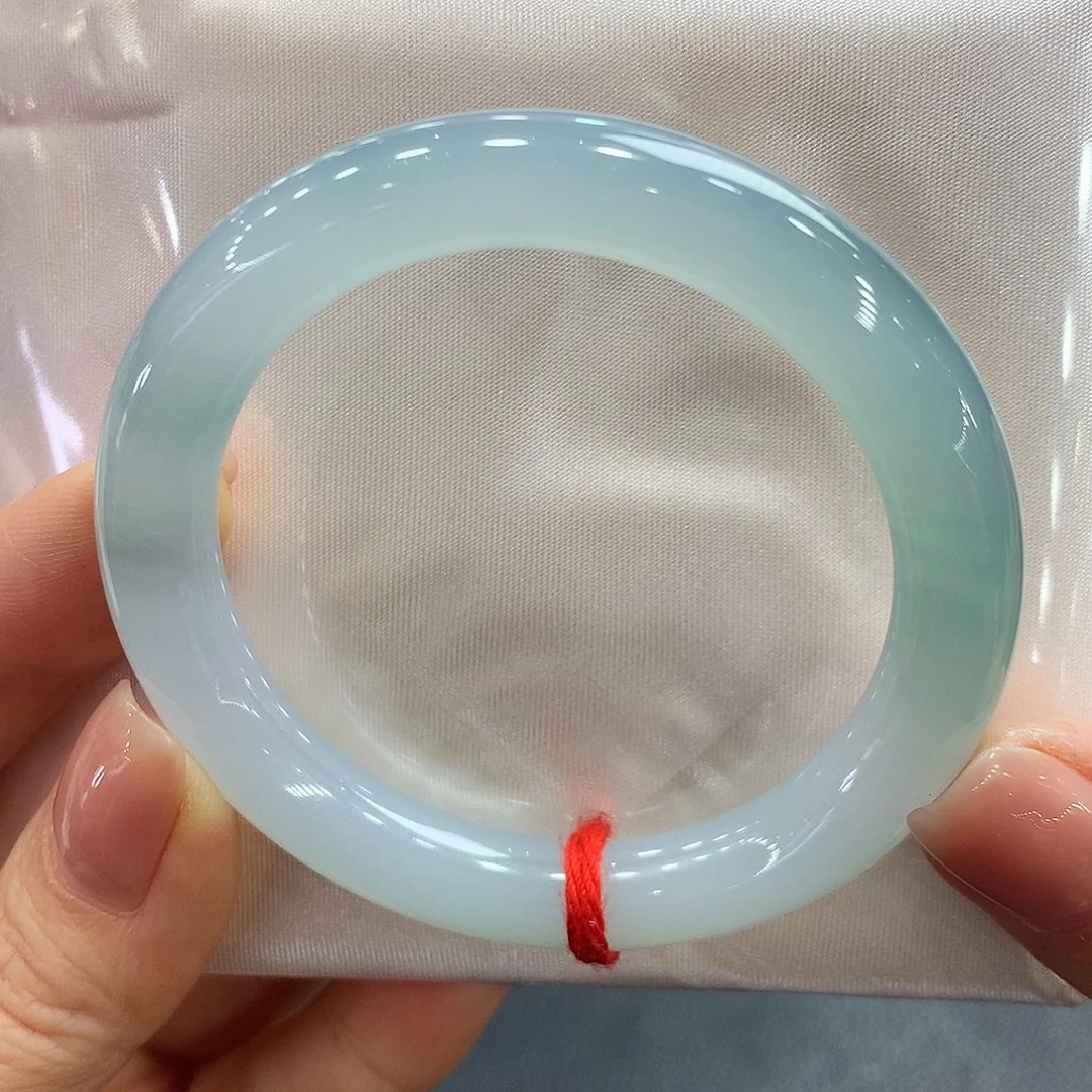 翡翠未镶嵌手镯51冰蓝圆条两天鉴赏