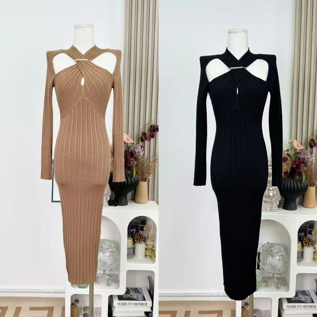 线条水钻镂空连衣裙女秋冬法式挂脖高腰包臀裙子