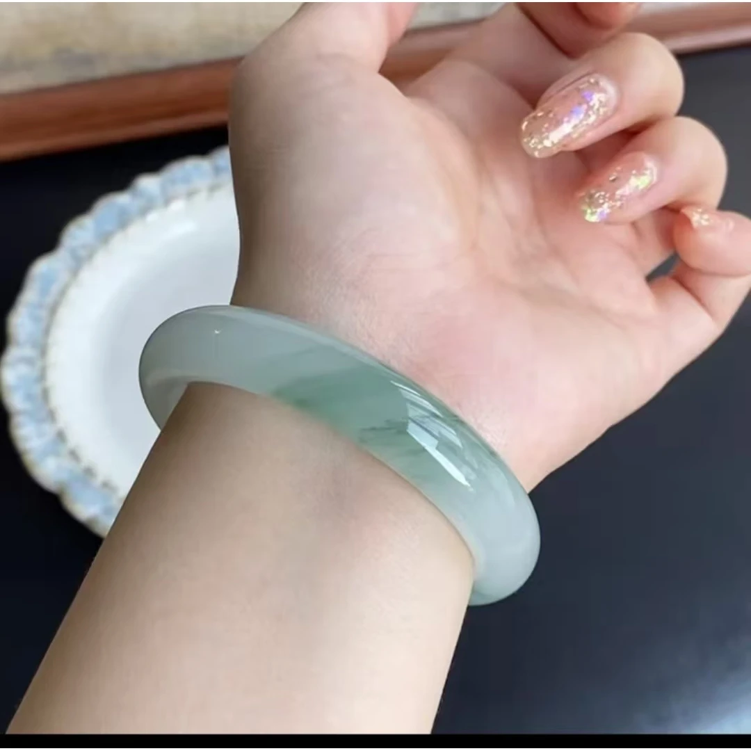 新疆天山翠石英质玉纯天然手镯072