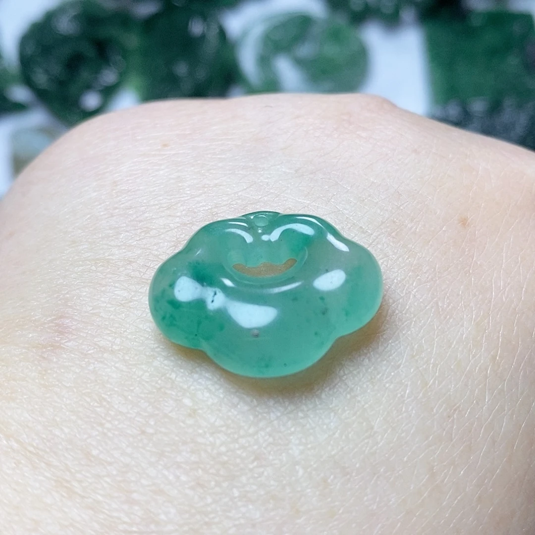 颈饰未镶嵌透闪石质玉