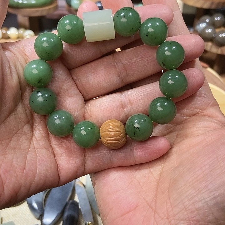 S***o和田玉未镶嵌颈饰