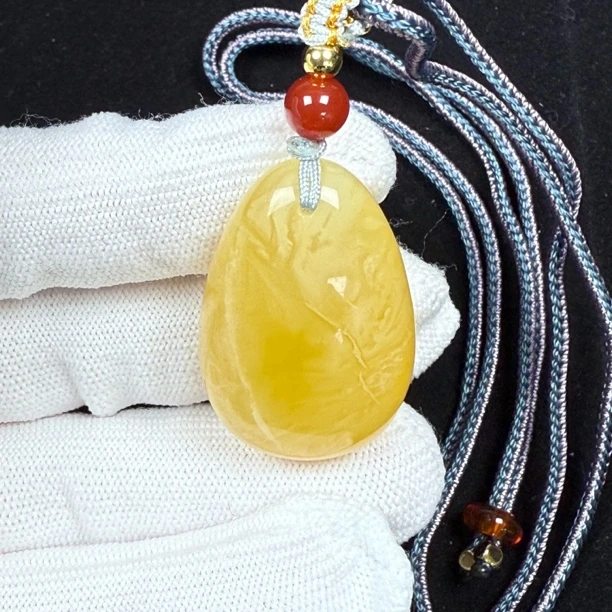 Y1345天然蜜蜡制品 俄料小水滴23*34*13mm 一物一图假一罚十