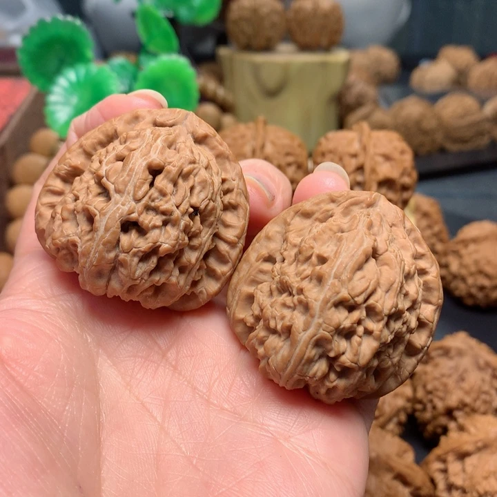 文玩核桃吊坠每****。三角白狮子头41