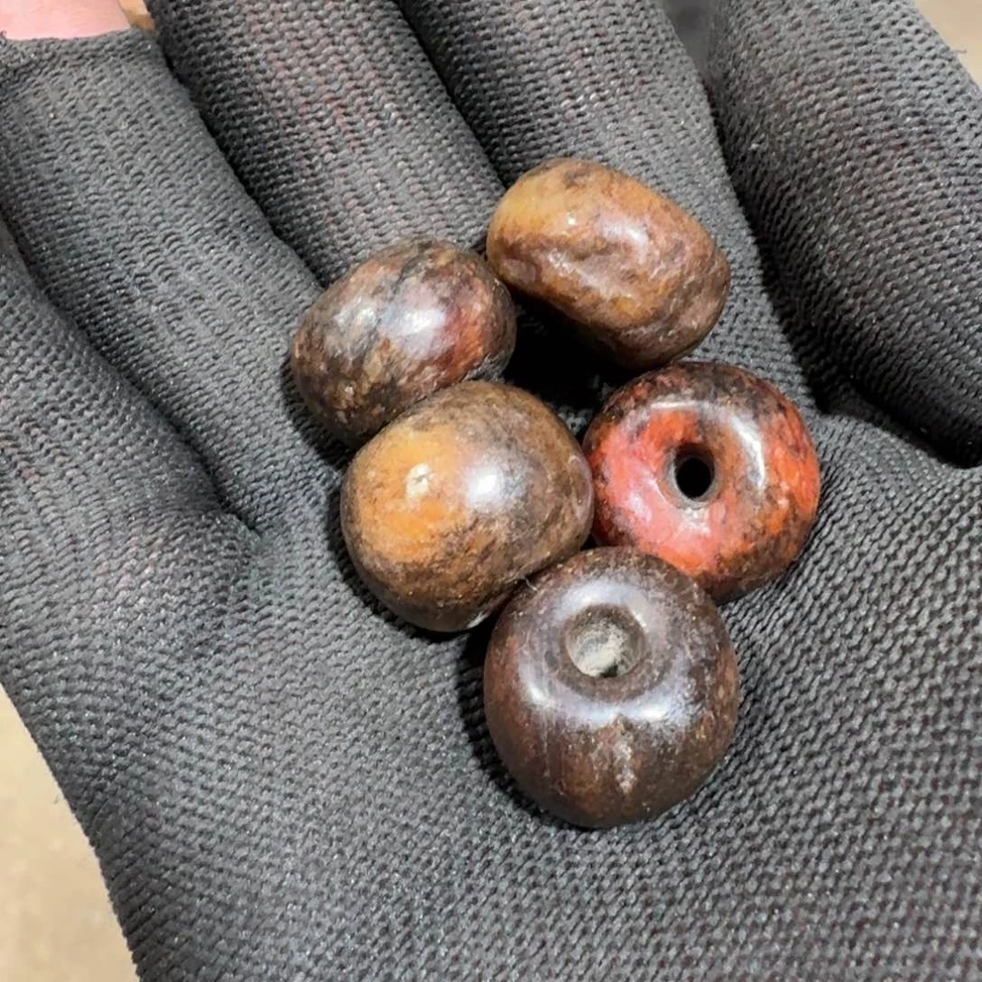 和田玉颈饰未镶嵌龙*