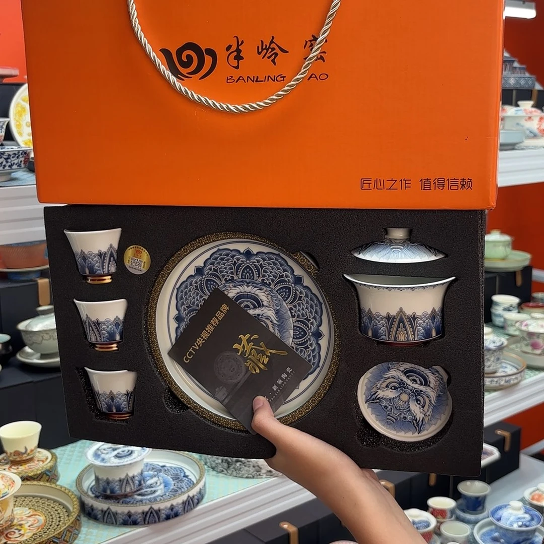 悬停车辆和车上乘客也都