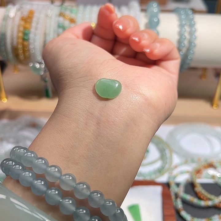 翡翠未镶嵌手链翡翠材质