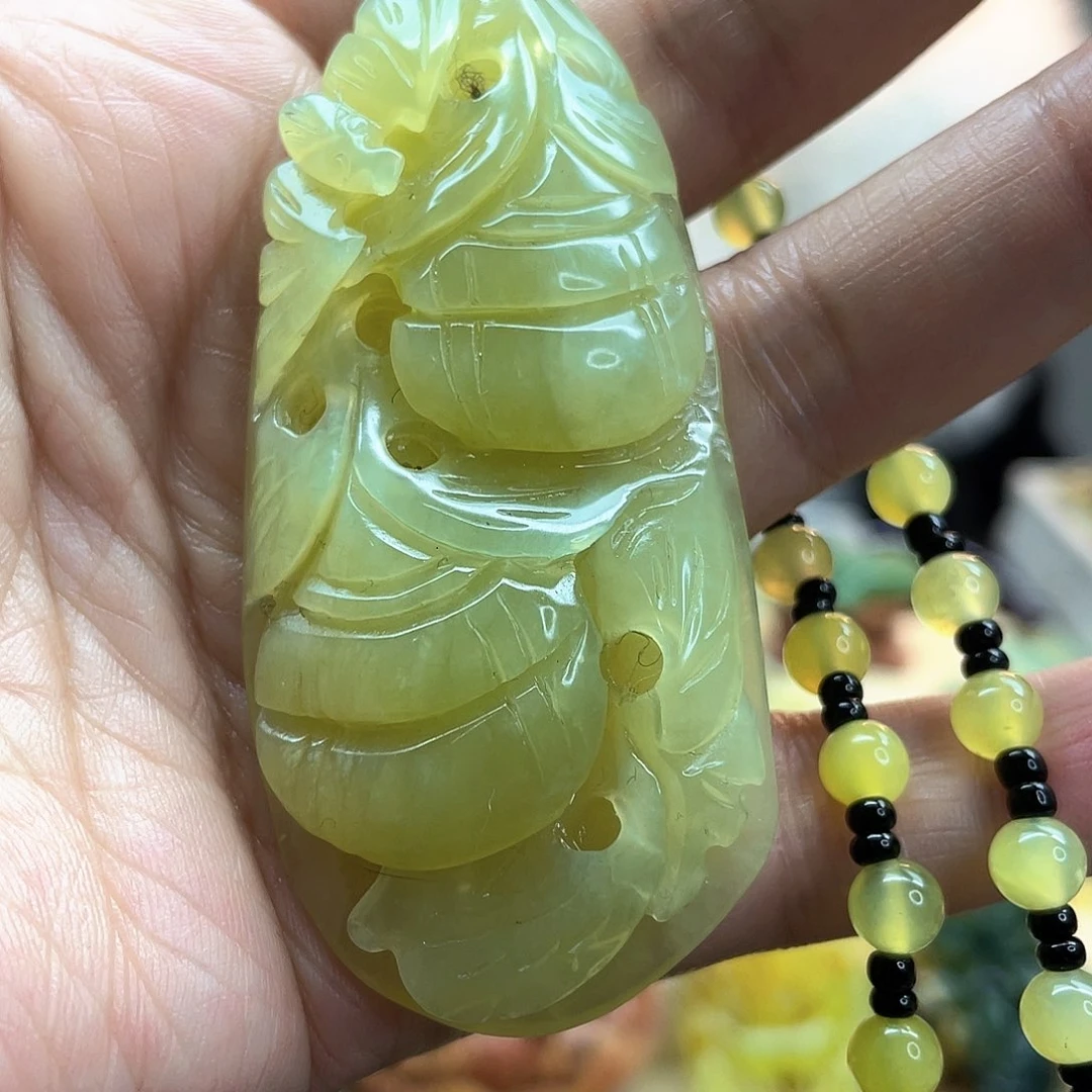 蛇纹石玉颈饰未镶嵌