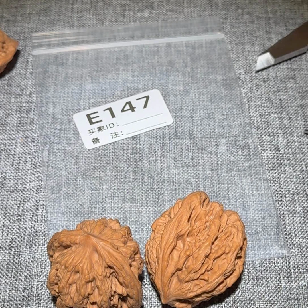 文玩核桃吊坠虎头147