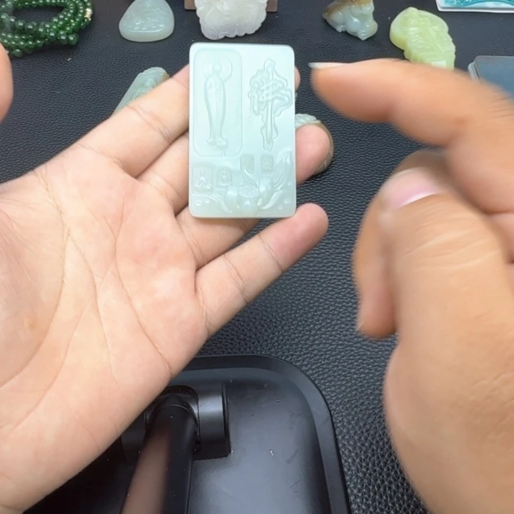 颈饰未镶嵌和田玉临*