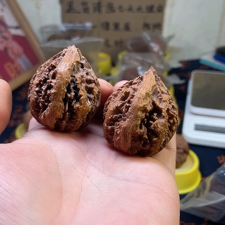 爱****把件文玩核桃四棱秋子