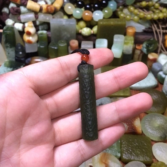 岫玉未镶嵌吊坠岫