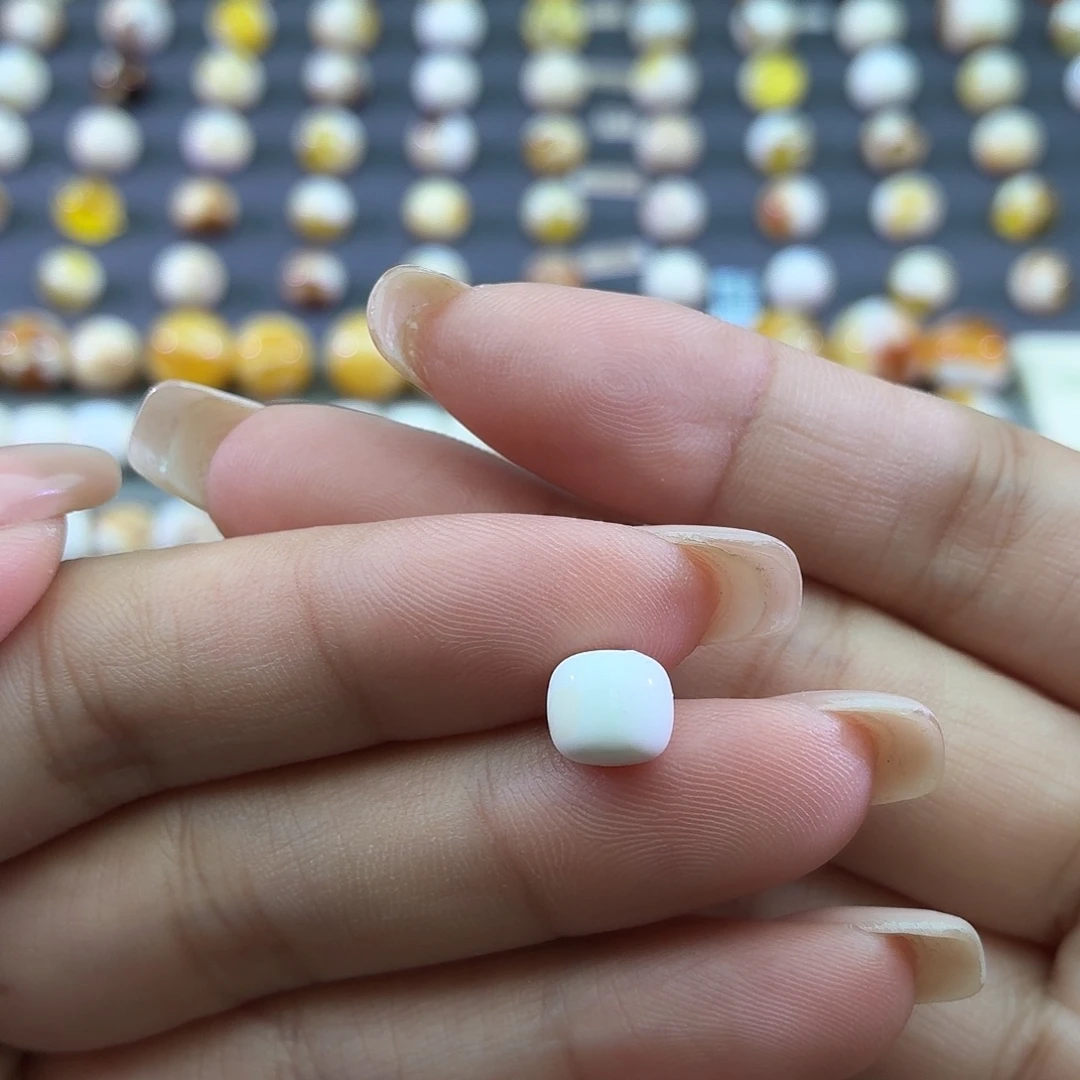 琥珀未镶嵌裸石8.1