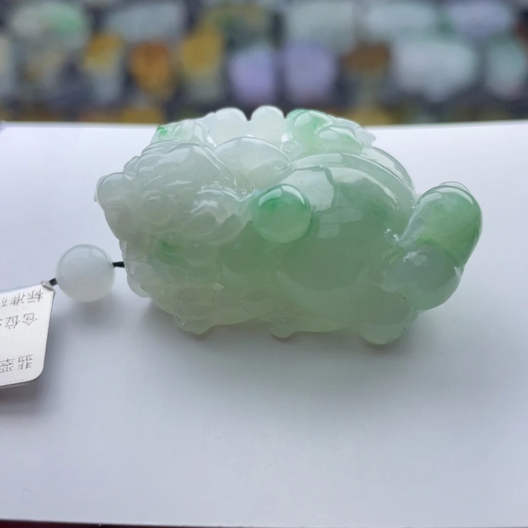 翡翠未镶嵌颈饰貔貅