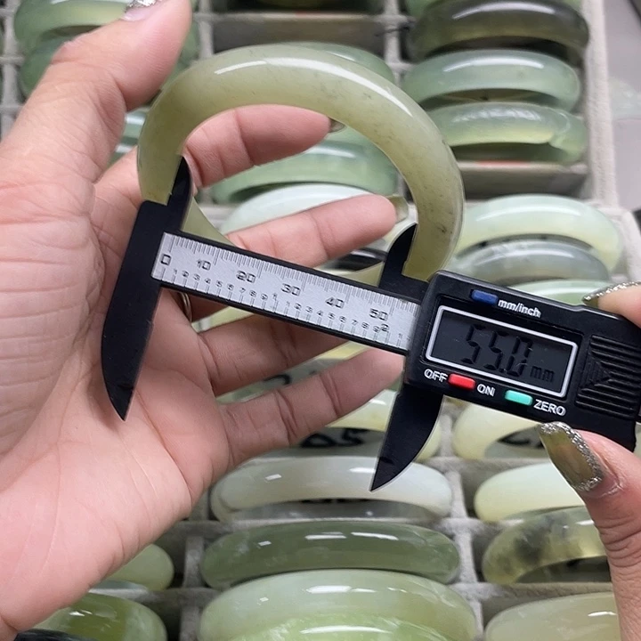 蛇纹石玉未镶嵌手镯279