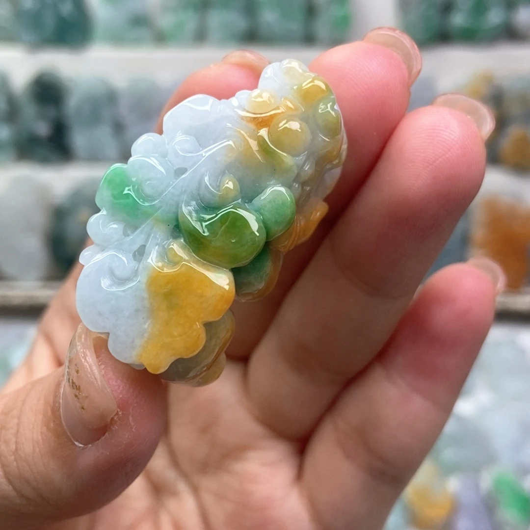 翡翠未镶嵌吊坠(赠链)
