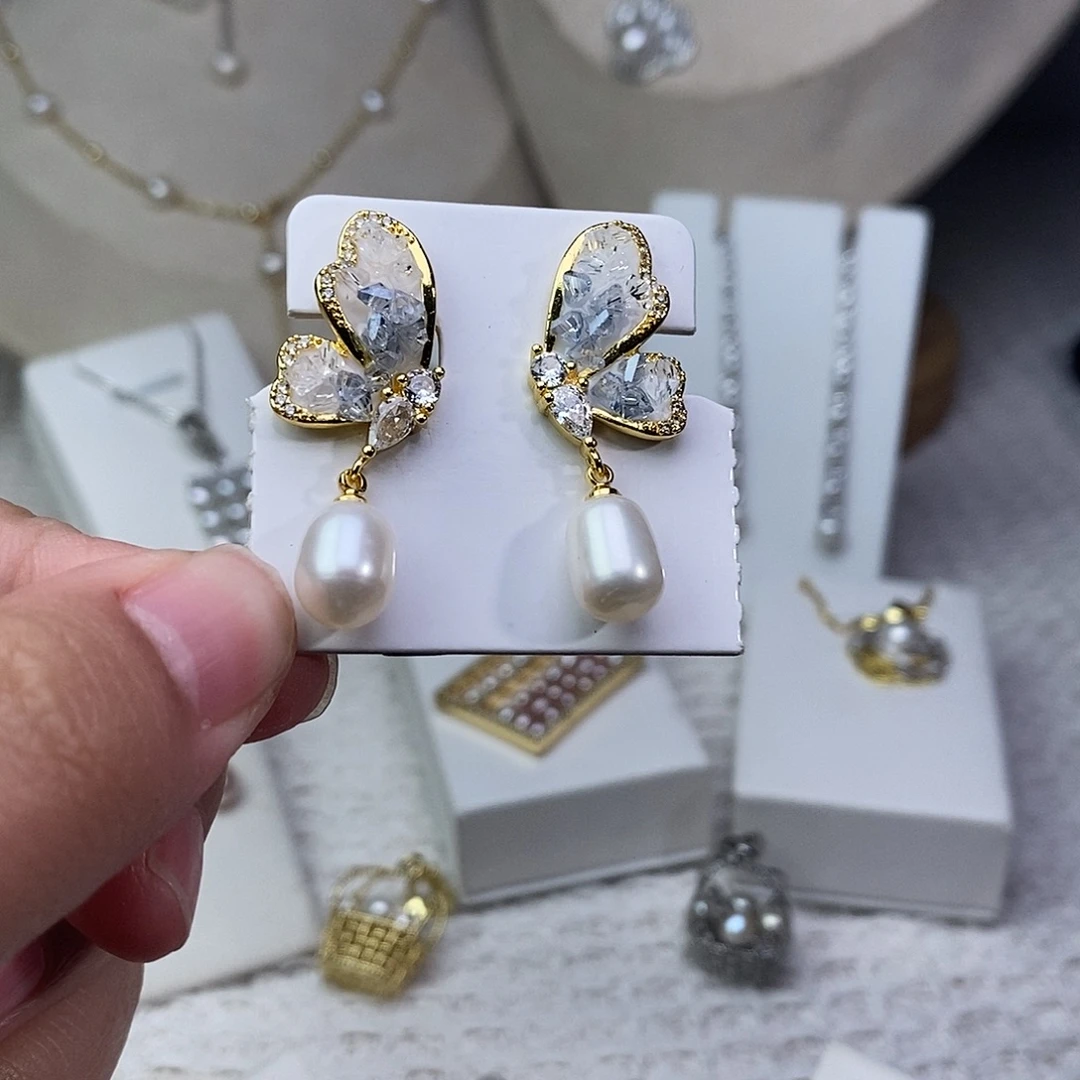 淡水珍珠银S925镶嵌耳饰