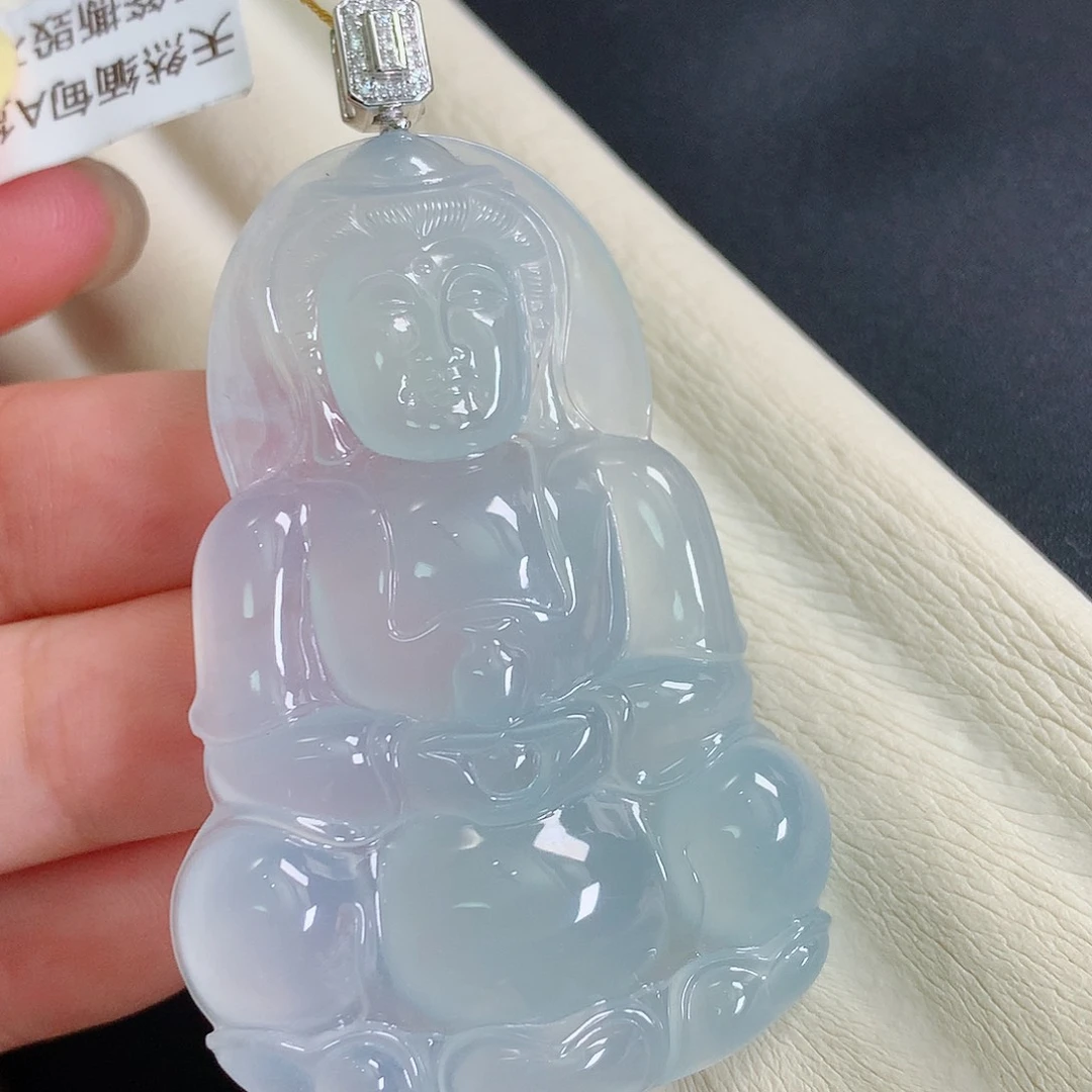 颈饰18K金镶嵌翡翠观音