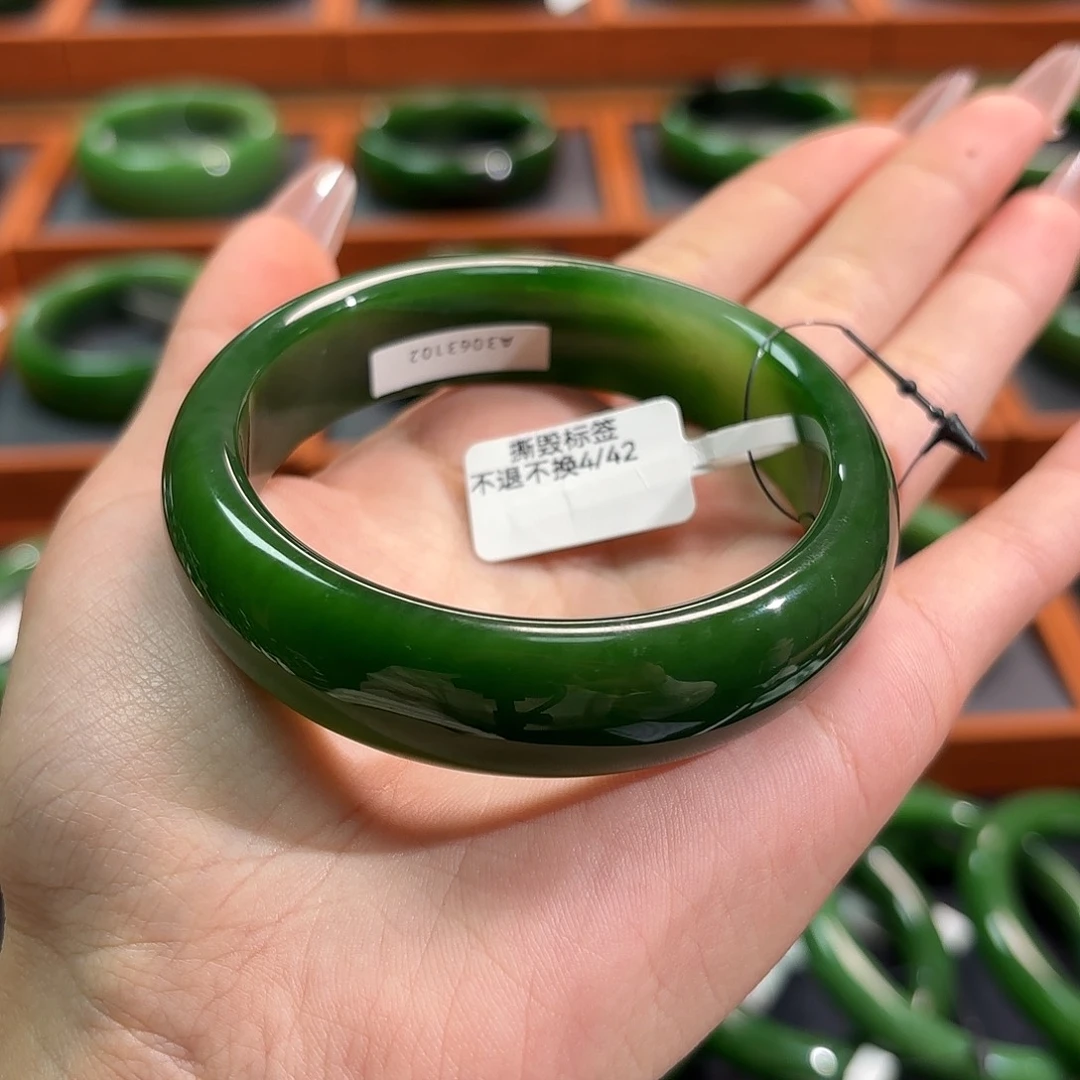和田玉（碧玉）未镶嵌手镯辣菠菜中宽