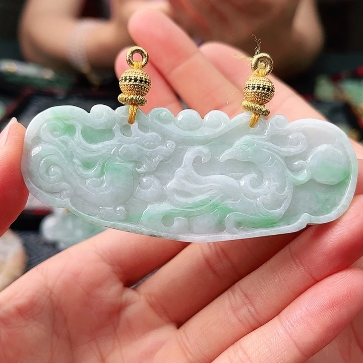 翡翠未镶嵌颈饰挂件