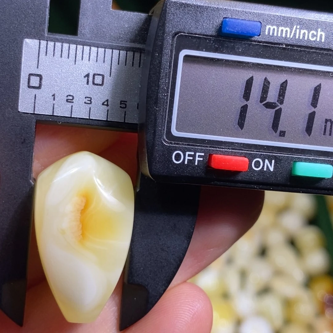 蜜蜡未镶嵌裸石配饰