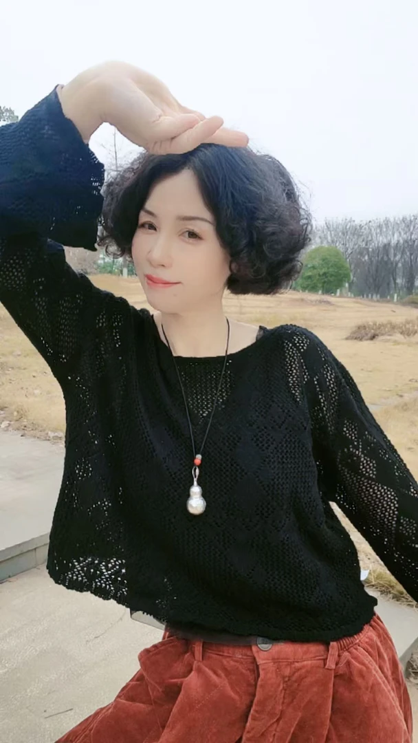 网红镂空打底衫拼接针织衫圆领毛针织衫上衣时尚套头女一字领