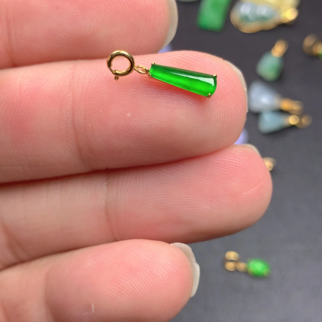 【闪购商品】颈饰18K金镶嵌翡翠翡翠