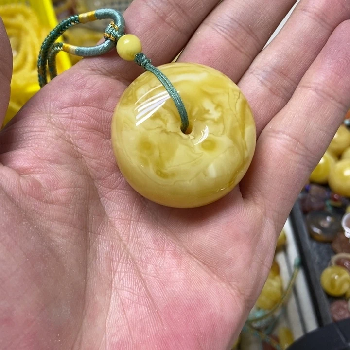 蜜蜡未镶嵌裸石吊坠