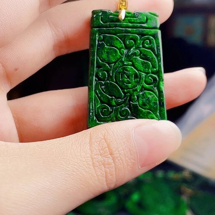 翡翠18K金镶嵌颈饰多样性